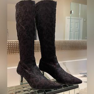 Donald Pliner Couture Boots Made in Italy Black Embroidery Accents Size 7 1/2